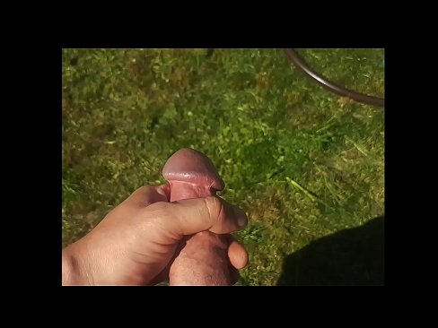 ❤️ گرم hottie پنهنجي گلابي pussy fucked حاصل ڪري ۽ هڪ اونهاري جي باغ ۾ squirt سان cums ❤  ❌️❤